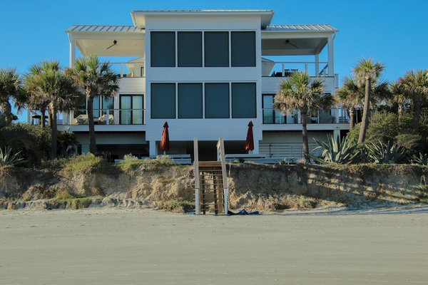 Quels sont les équipements nécessaires pour un camping en région de forêt tempérée en automne?