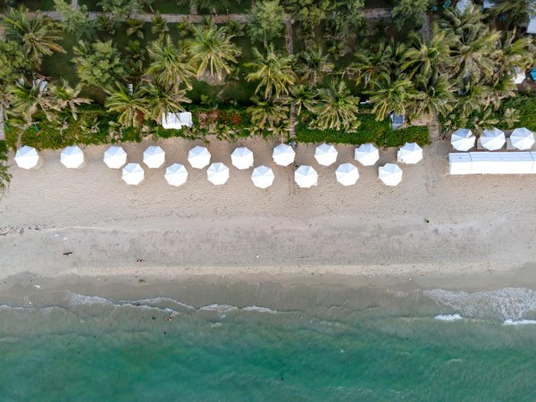 Quels conseils pour organiser des vacances en Dordogne avec des ateliers de poterie et des visites de grottes?