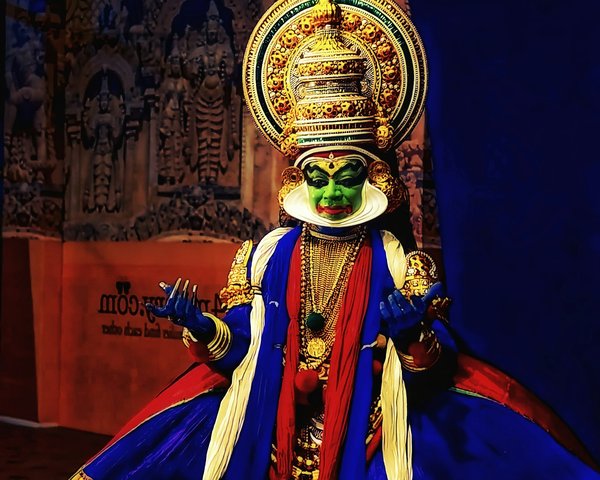 Où découvrir les traditions de la danse Kathakali en Inde : spectacles et académies recommandées ?